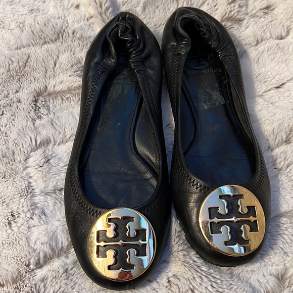 Tory Burch Black Flats Sz 5 Gold Logo - Picture 3 of 16